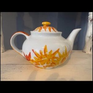 Ceramic tea pot